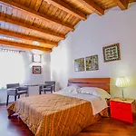 Alojamento de Acomodação e Pequeno-almoço Ruggero Cefalù
